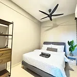 The Paloh Town Suites 4R2B With 2 Carpark By Iwh Suites